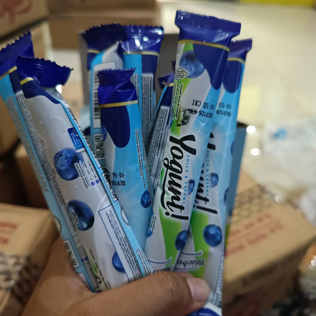

PAKET 1 BOX [ISI 25] CIMORY YOGURT STICK 40G - BLUEBERRY