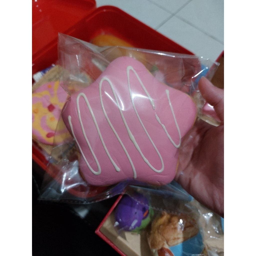SQUISHY CC STAR DONUT