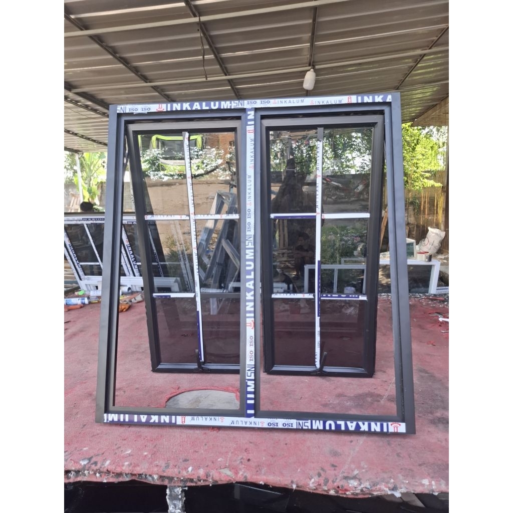 jendela ceamen 2 daun jungkit aluminium L100 x T120