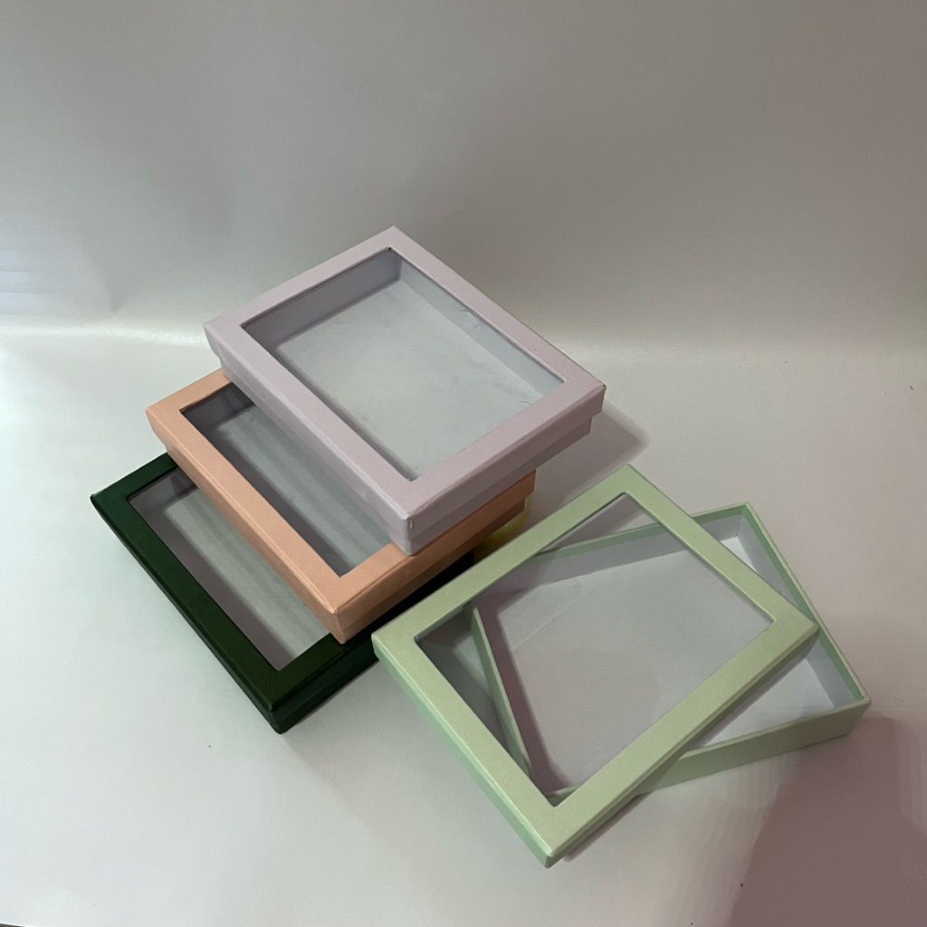 

Hardbox mika tutup lepas 20x15x4 cm / kotak kado transparan / box baju / box batik / hantaran