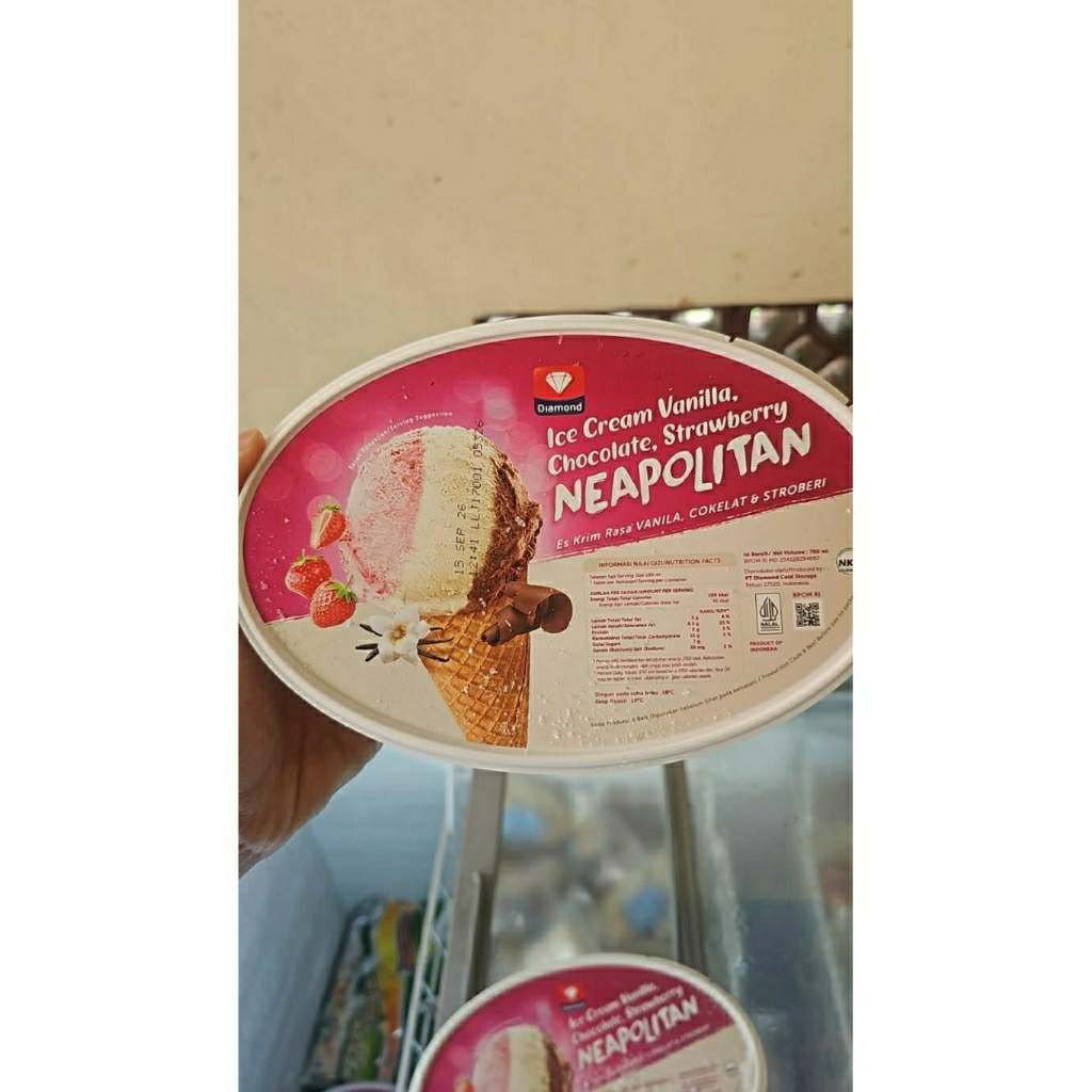 

Diamond Ice Cream Neapolitan 3 Rasa 700ml