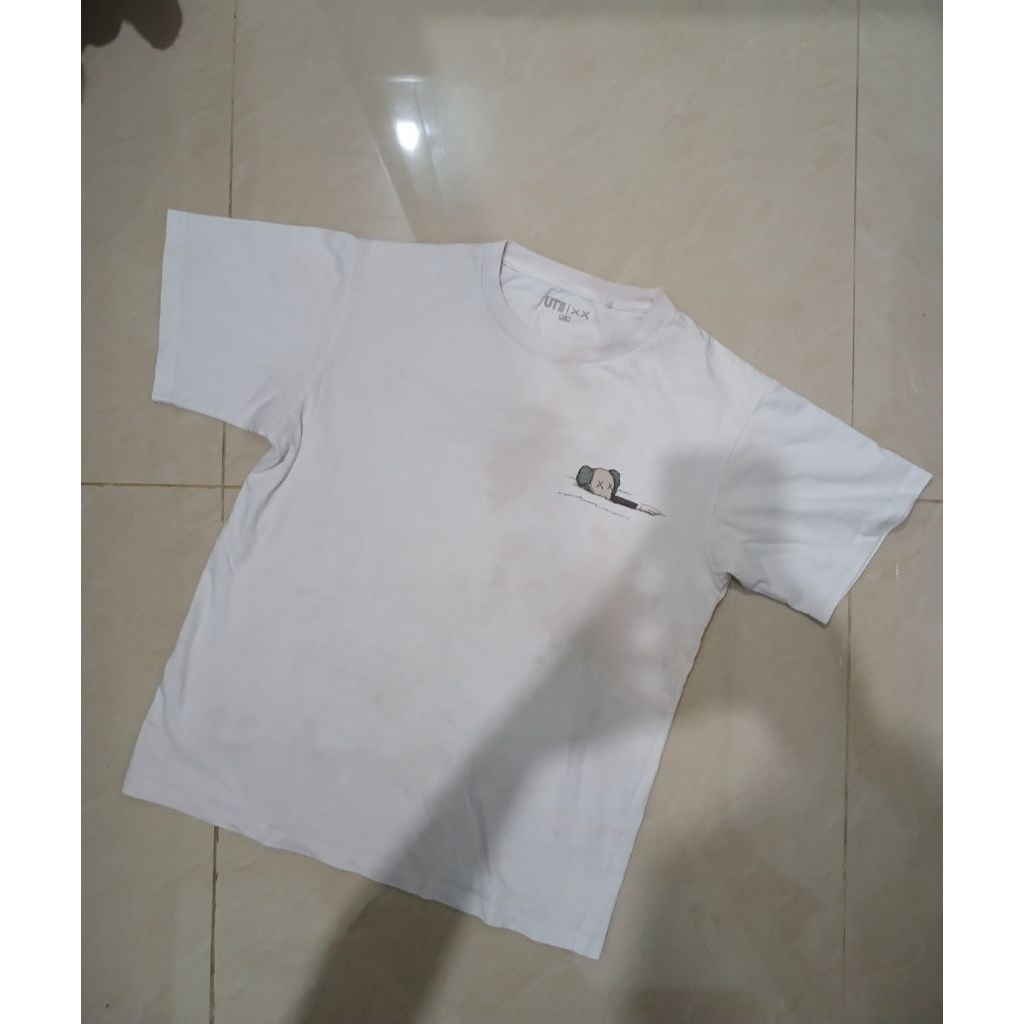 Kaos Uniqlo X Kaws Second