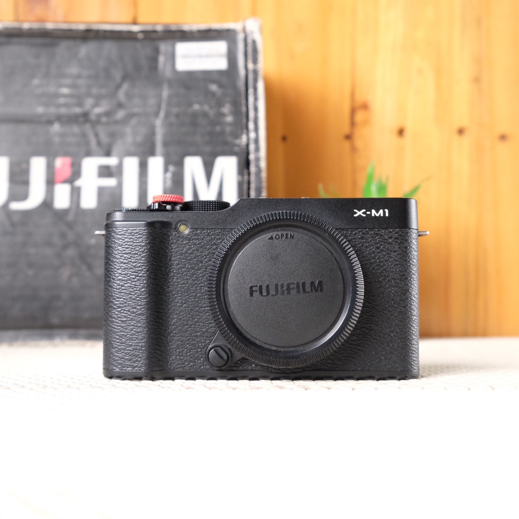 Fujifilm XM1 second bergaransi dan Lensa fix manual