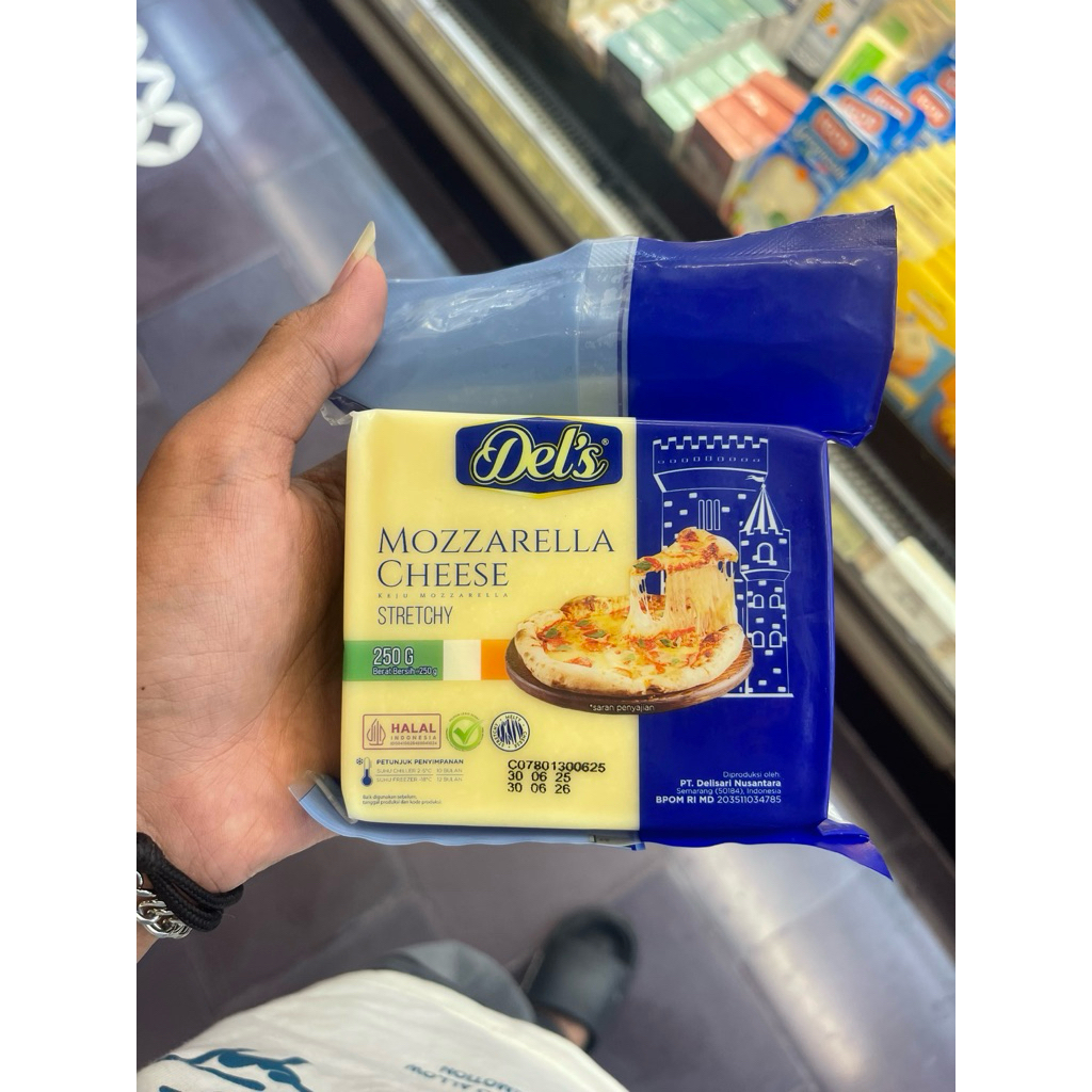 

Del's Mozzarella Cheese Strechy 250gram