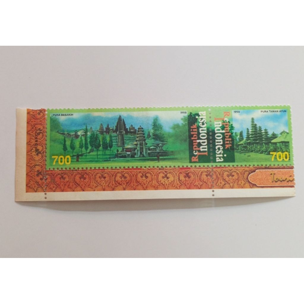 

2 pcs Perangko Seri Pura Besakih dan Pura Taman Ayun tahun 1998
