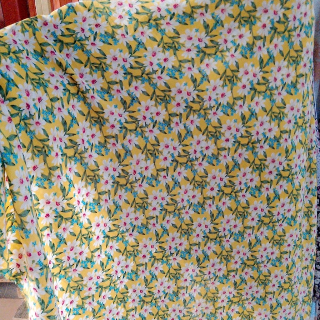 Kain Wolfis Motif Bunga Kecil Cerah – Bahan Adem, Jatuh, Tidak Menerawang – Lebar 150cm mt