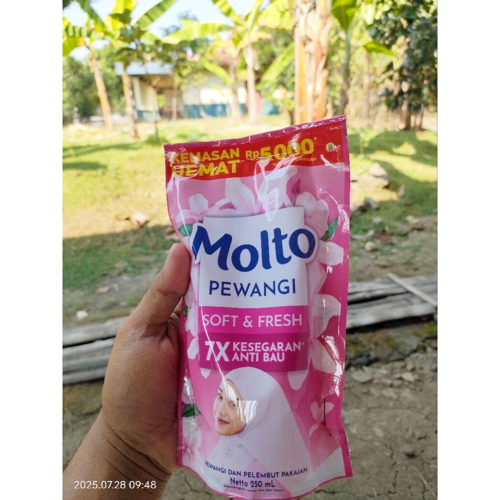 Molto pewangi kemasan 250 ml