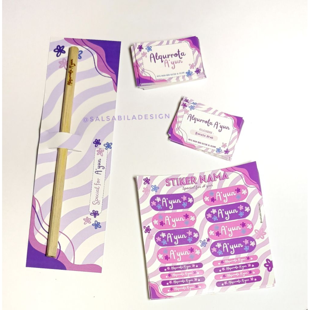 

Stiker Nama Campur - Stiker Buku - Stiker Tempat bekal - Stiker pensil