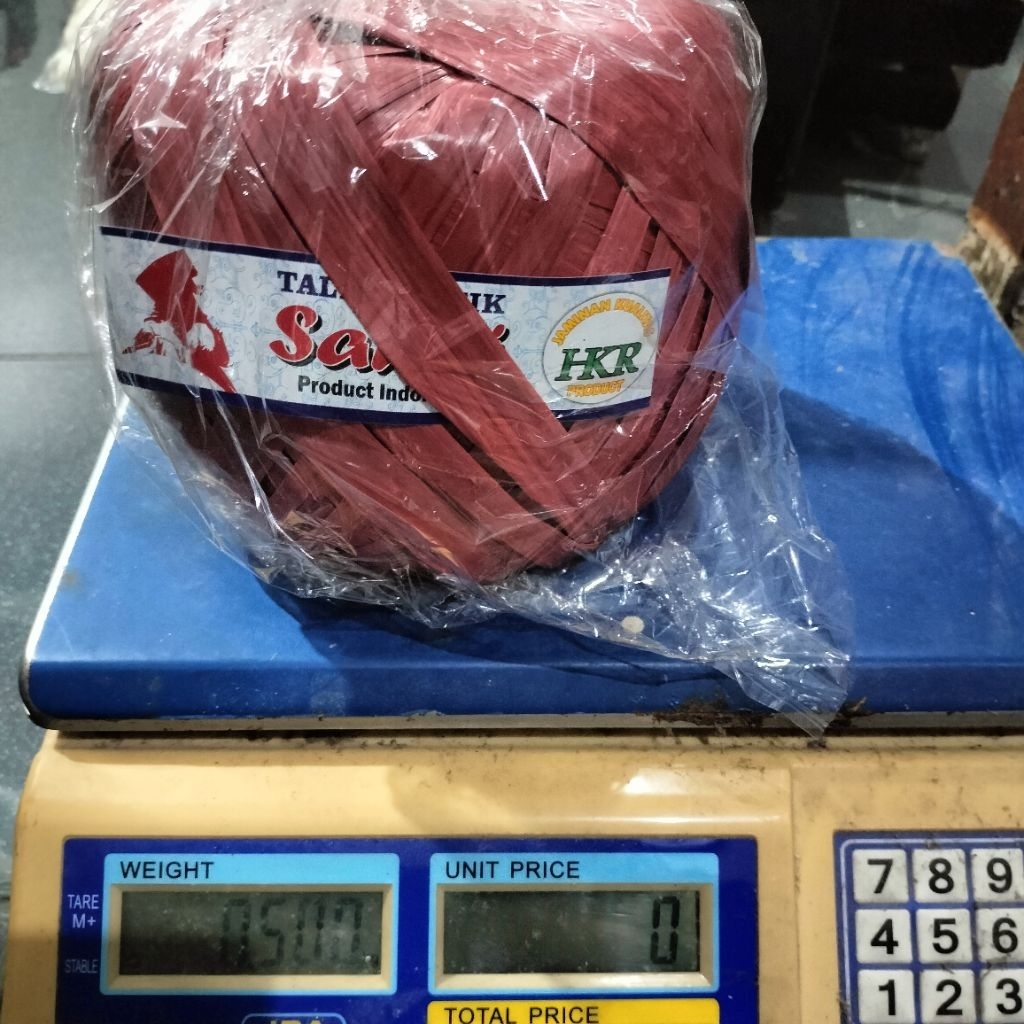 

rafia merah kualitas kuat hemat dan sangat berguna di keseharian ayi buruan order