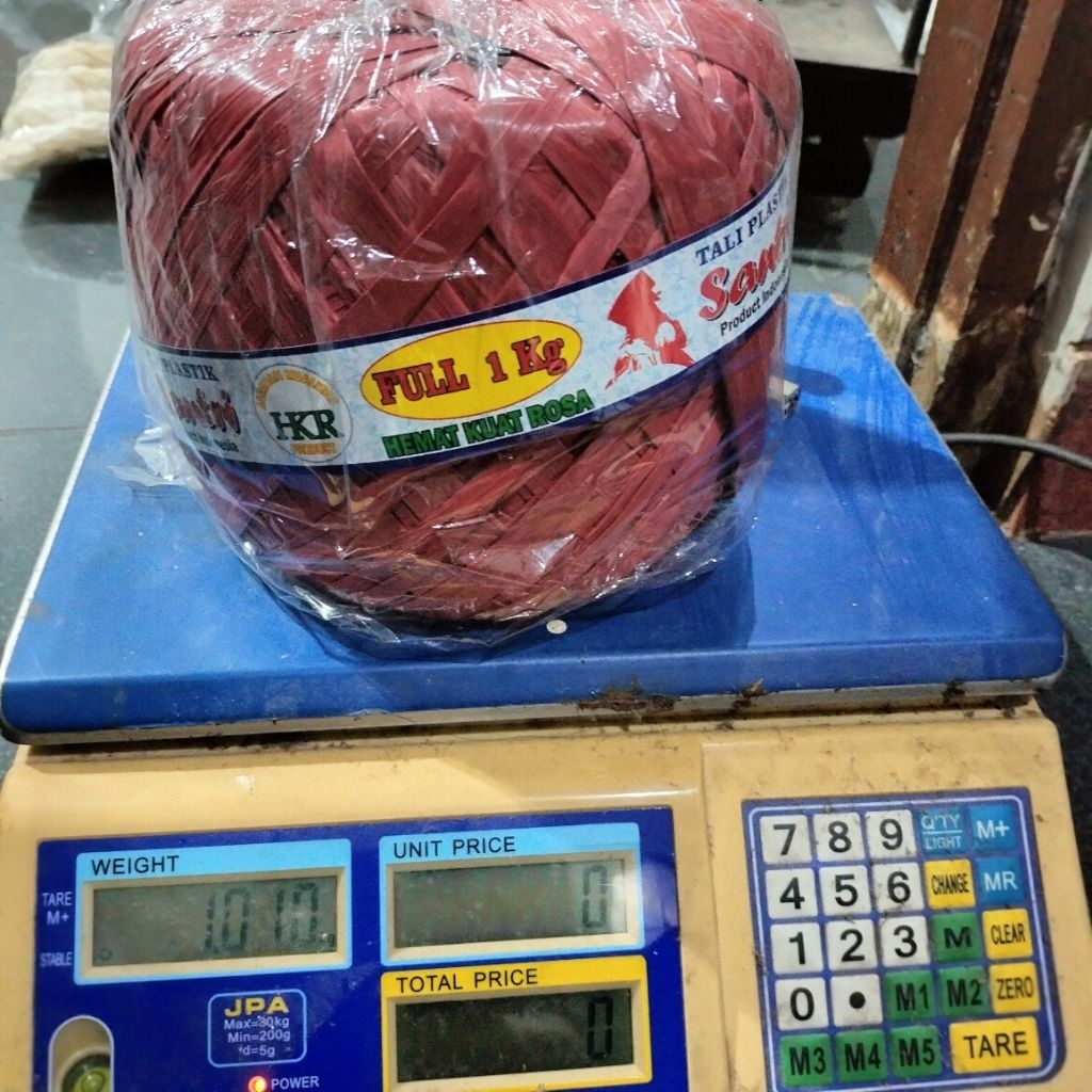 

rafia merah berat 1 kg full silahkan di order murah grosir