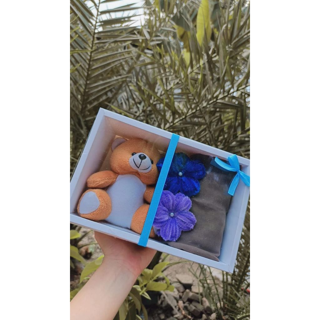 

Box Hampers Cewek Boneka+Hijab | Hampers Ulang Tahun Cewek, Wisuda, Anniversary, Hari Ibu, Hari Guru, dll