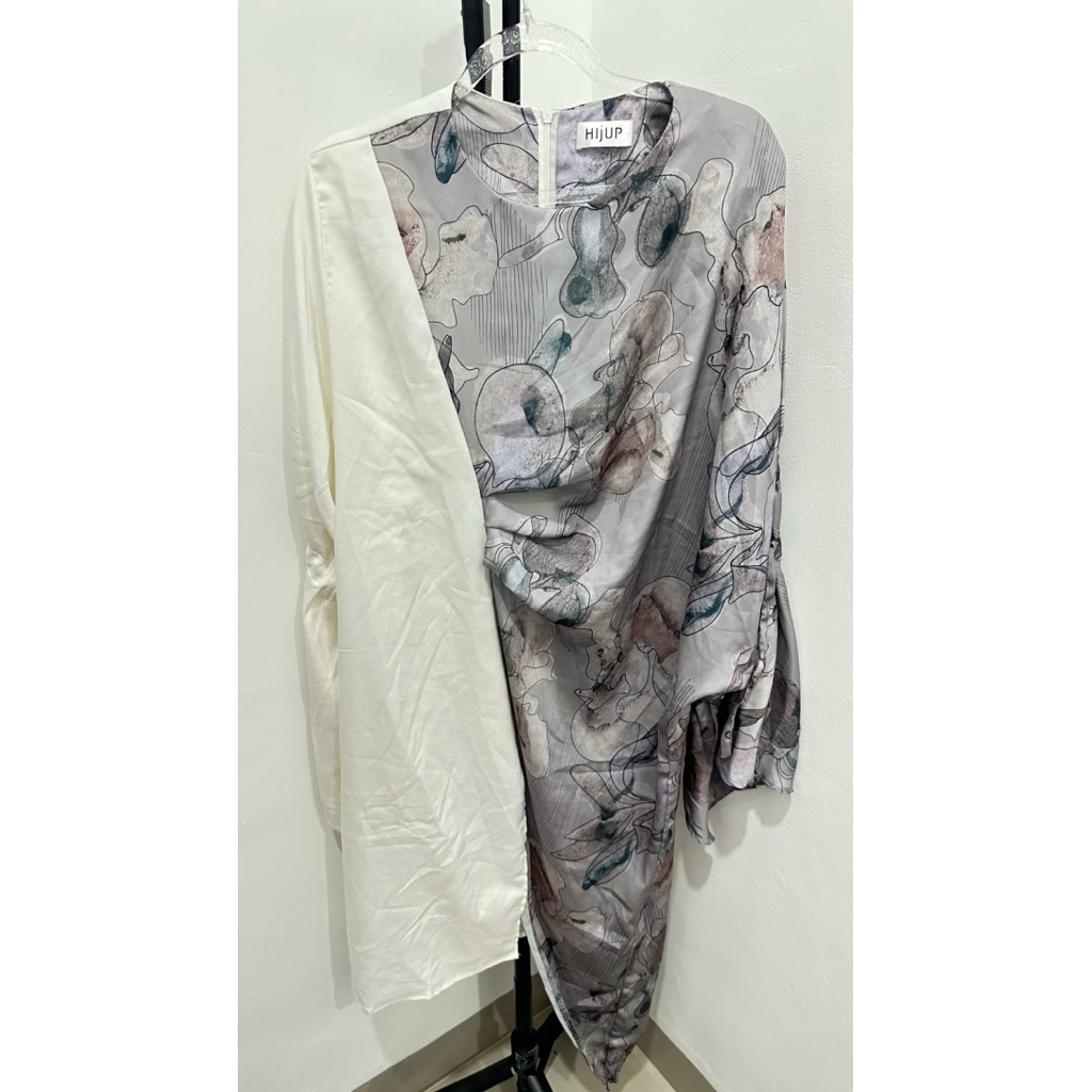 Preloved Hijub x Buttonscarves irish blouse