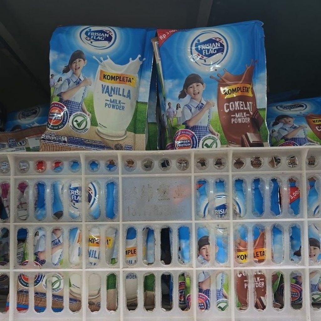 

Susu bubuk bendera Frisian flag complete renteng cokelat dan vanila 10x30 gr