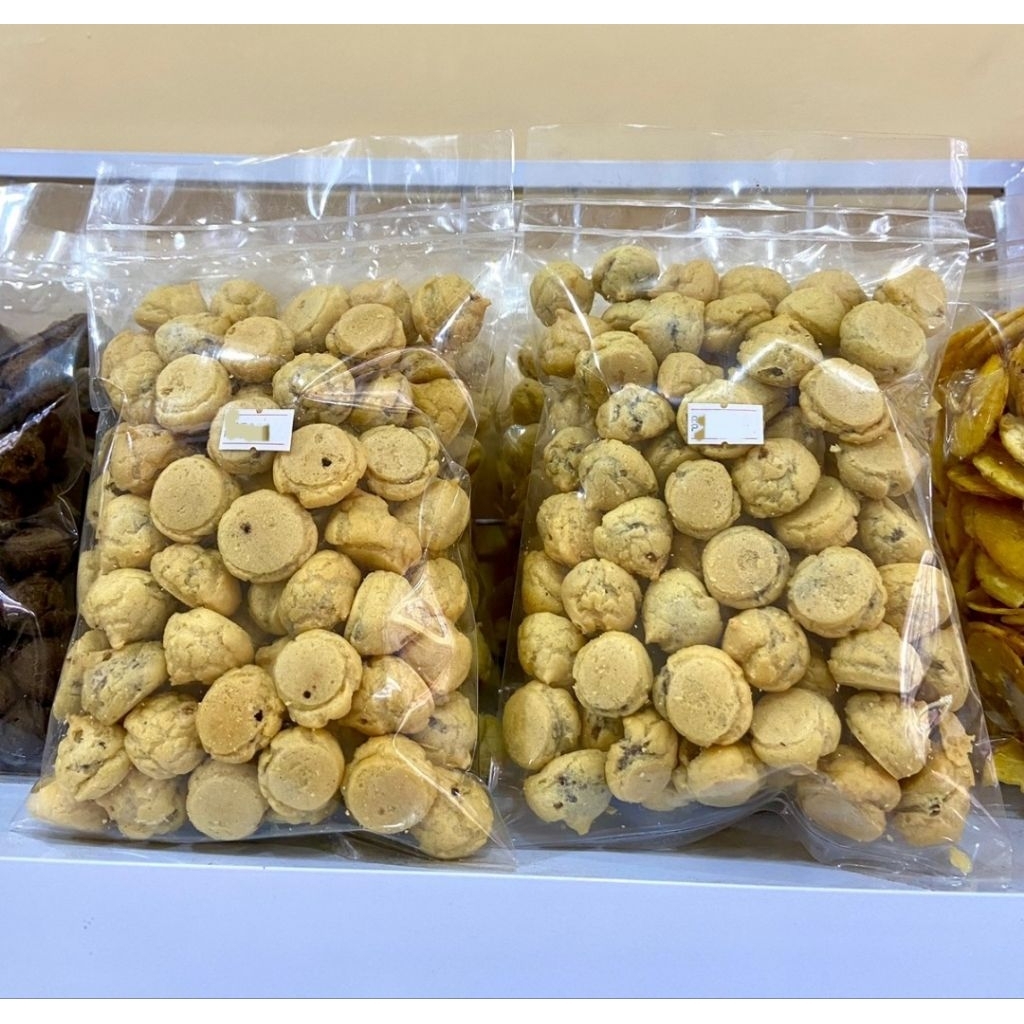 

Soes Coklat Vanila Strawberry Lumer 180g / 250g / 500g / 1kg | Cemilan Manis Enak