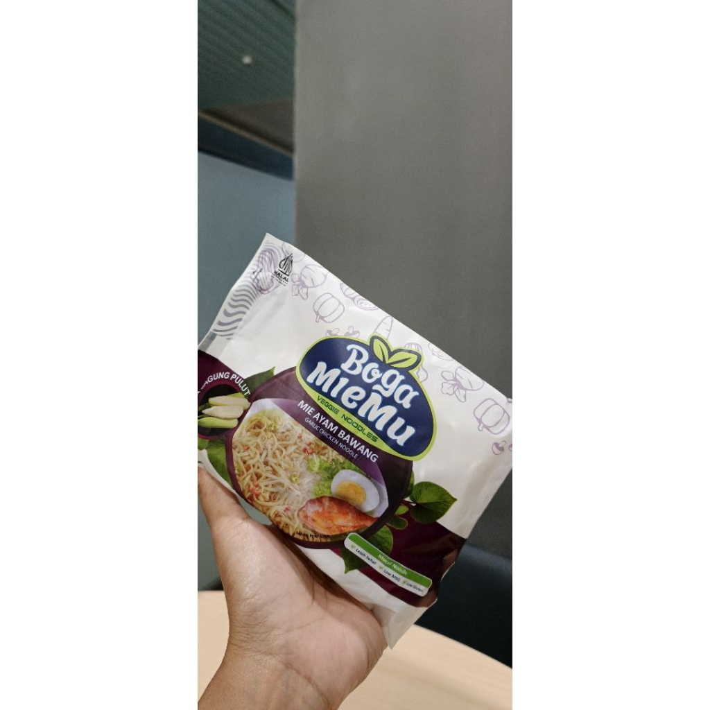 

boga MieMu mie instan rebus varian rasa ayam bawang