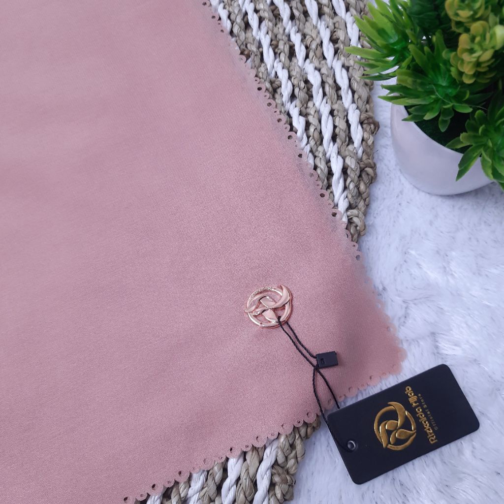 Kerudung paris syar'i by.rizkaida hijab warna peach [A0010] Jilbab segi empat kasual logo aloy