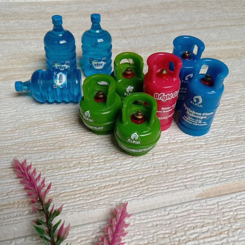 GROSIR,. Magnet Kulkas /  bentuk Miniatur Galon Replika Elpiji /  pajangan etalase toko barbie