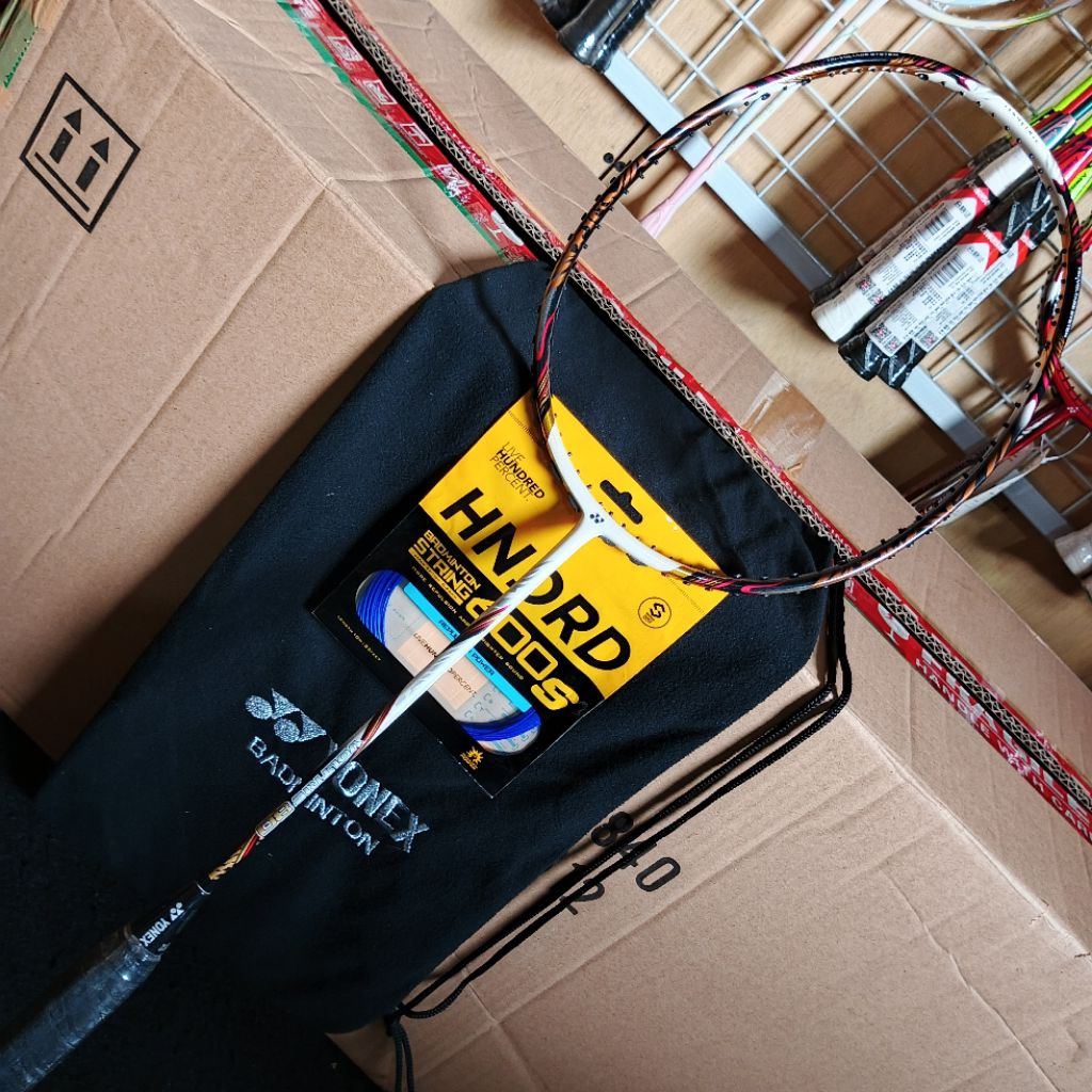 Raket Badminton YONEX VOLTRIC 80 4U G5 30 Lbs premium