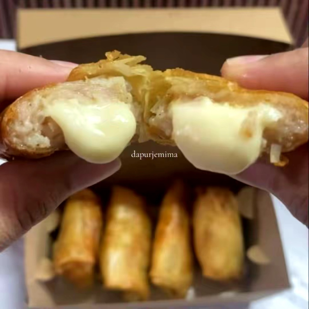 

DIMSUM GORENG KEJU LUMER FREE CHILI OIL / SAUS BANGKOK