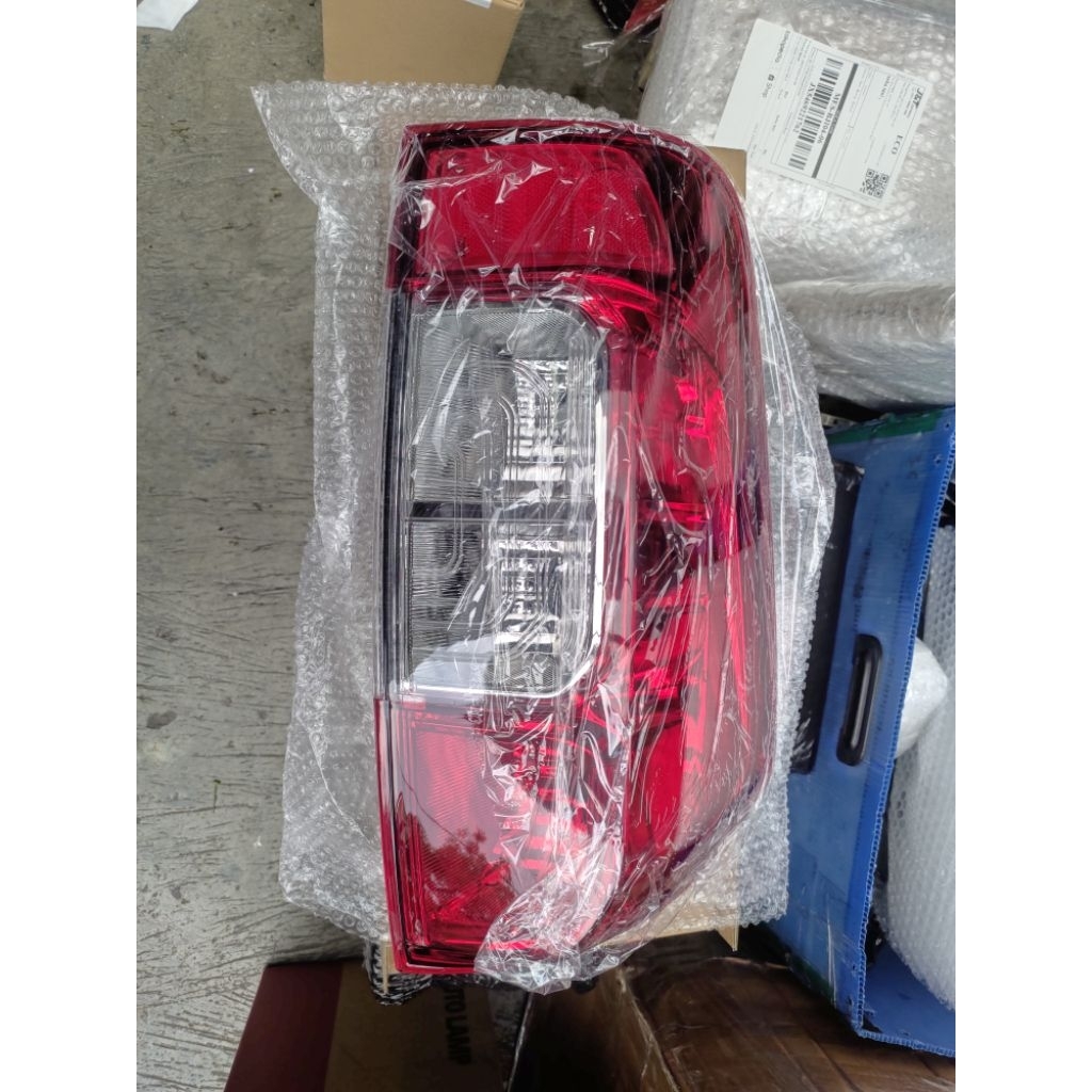 STOP LAMP LAMPU BELAKANG NISSAN NAVARA NP300 D23 OEM