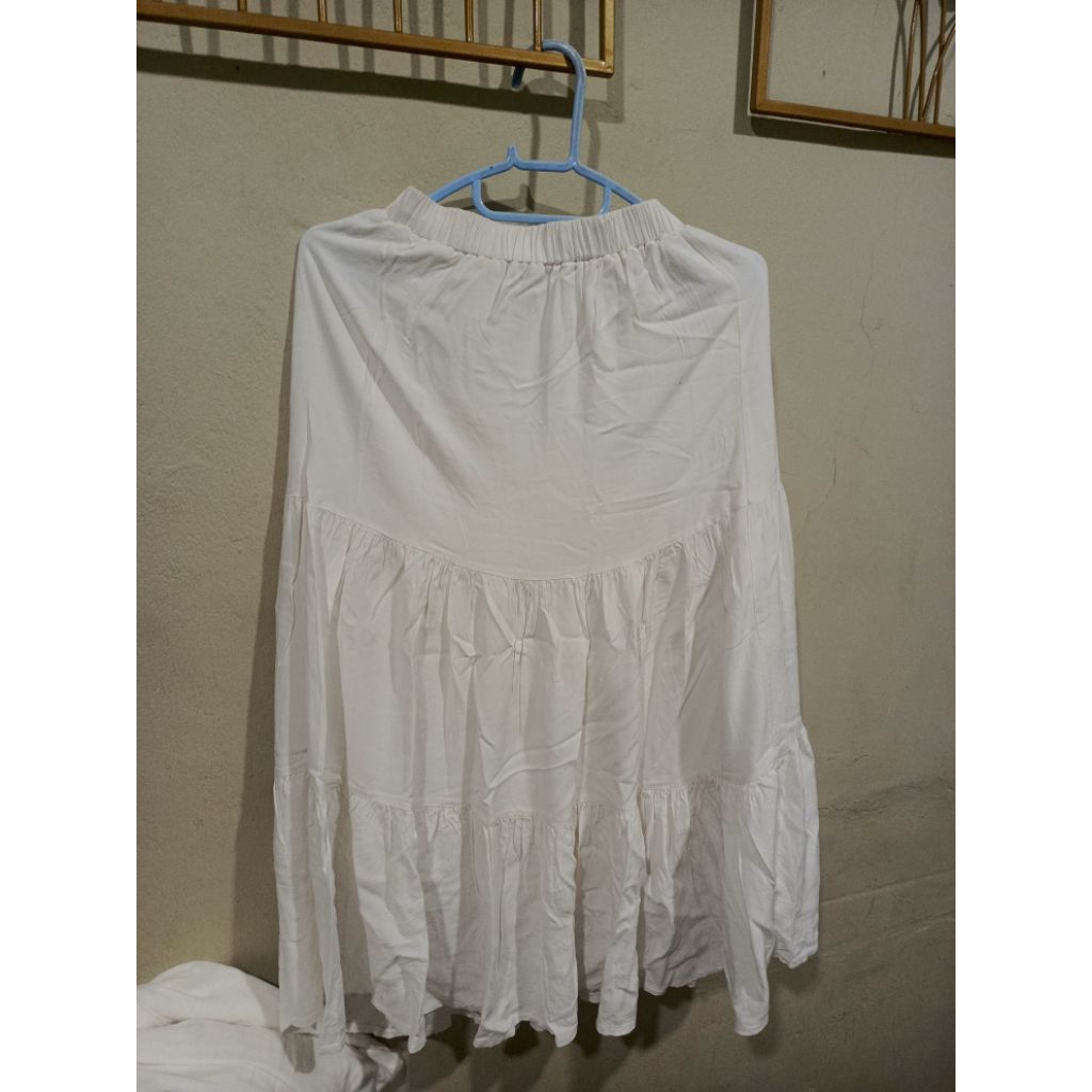 jeju white skirt preloved by ninette