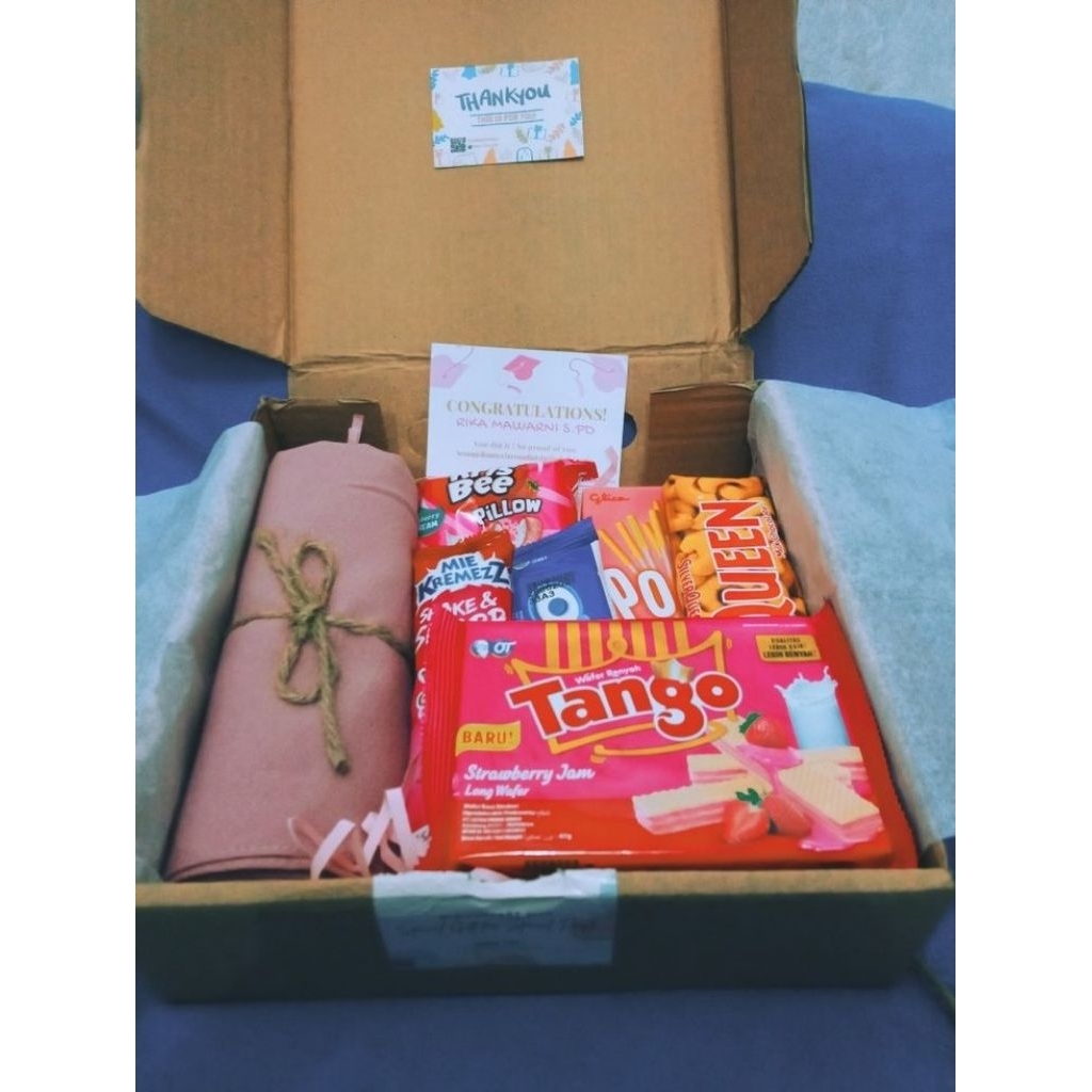 

Hampers Snack Hijab Box Jajanan Hits | Kado Ulang Tahun / Kado Sahabat / Custom Ucapan