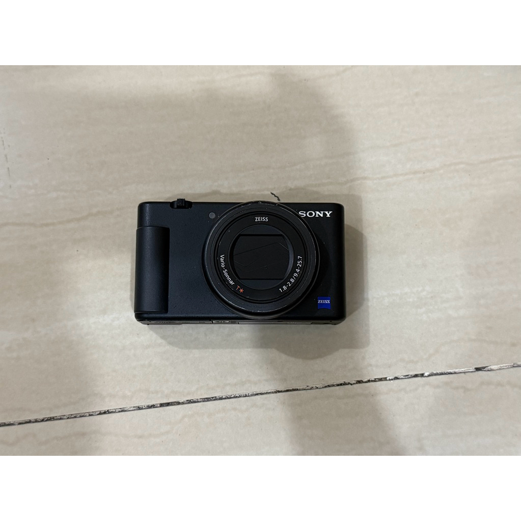 Sony zv-1 second + neewer wide angle lens