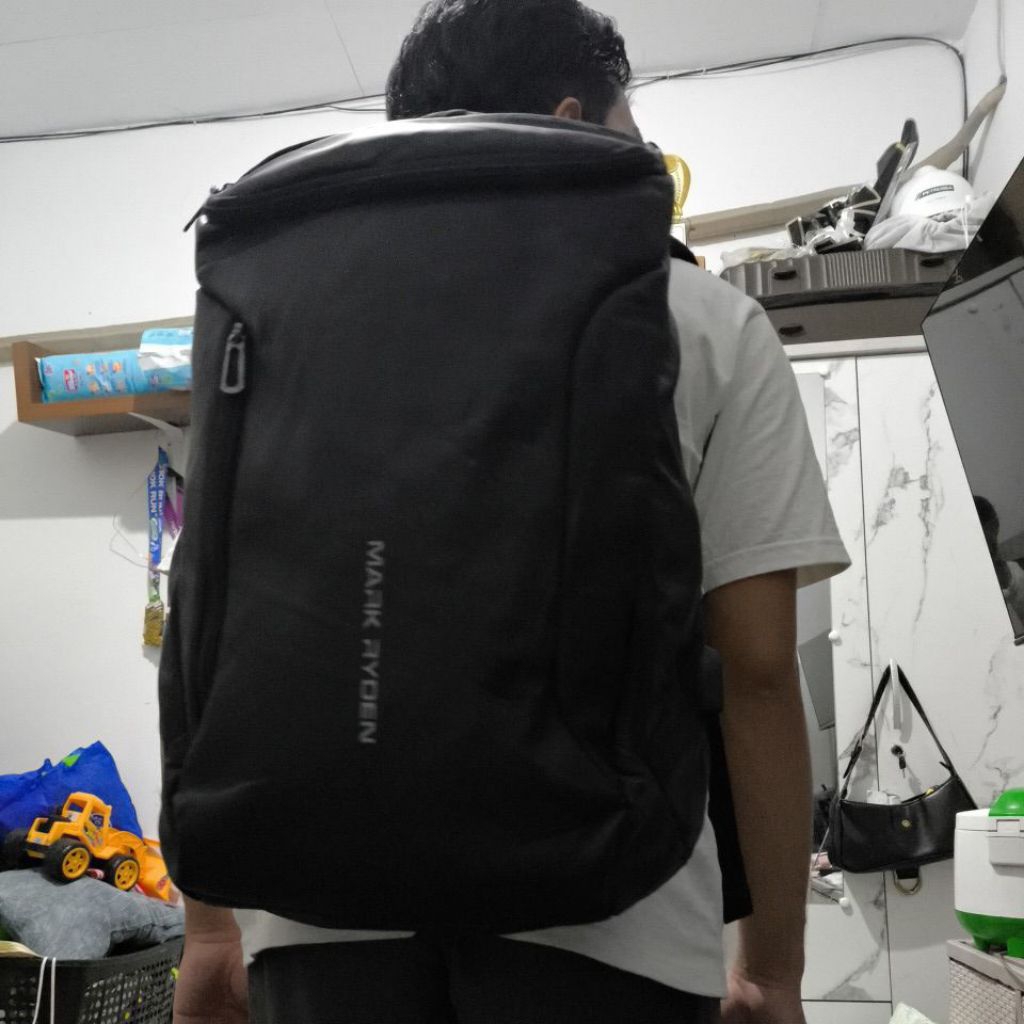 ChavKenz Kicks tas ransel Mark Ryden $ hitam
