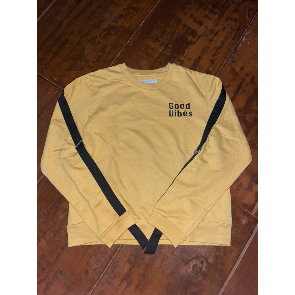 yellow shirt et cetera