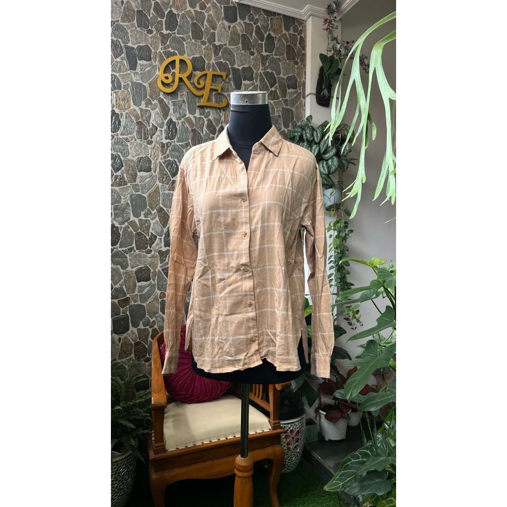 Kemeja Flanel Cream Uniqlo | Preloved
