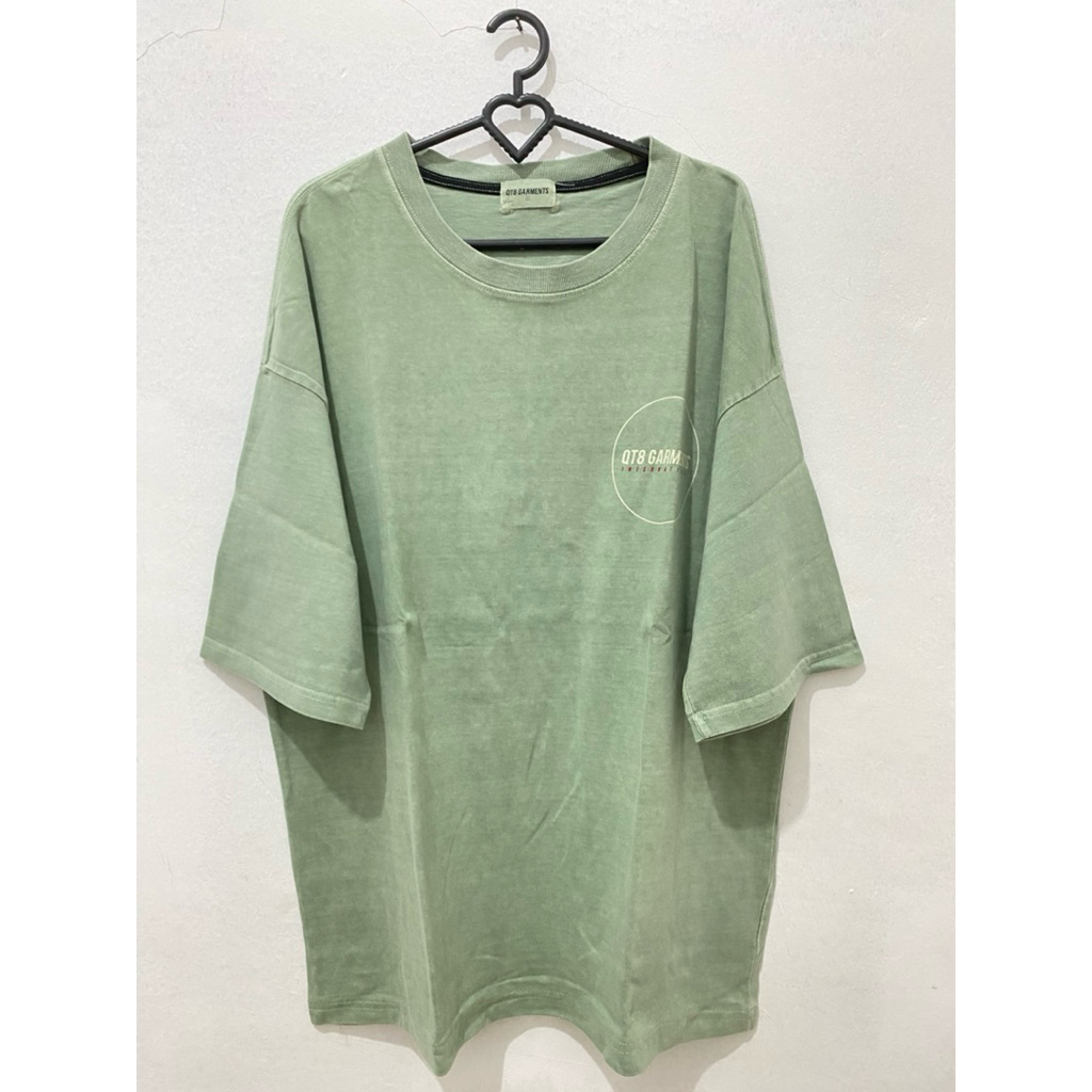 T-Shirt Kaos QT8 GARMENS size (XL) seperti baru 100% original ITEM 84