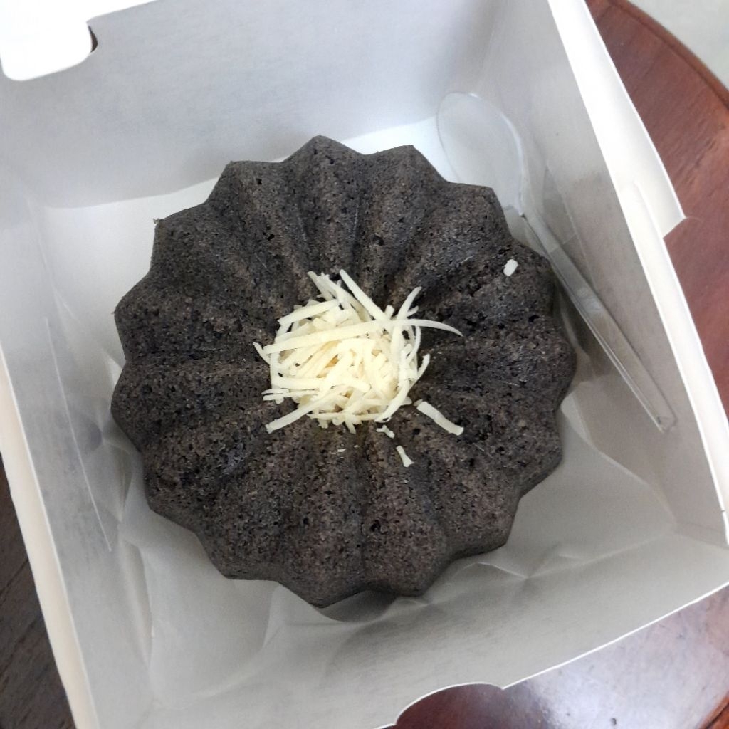 

Bolu Ketan Hitam Keju 12cm