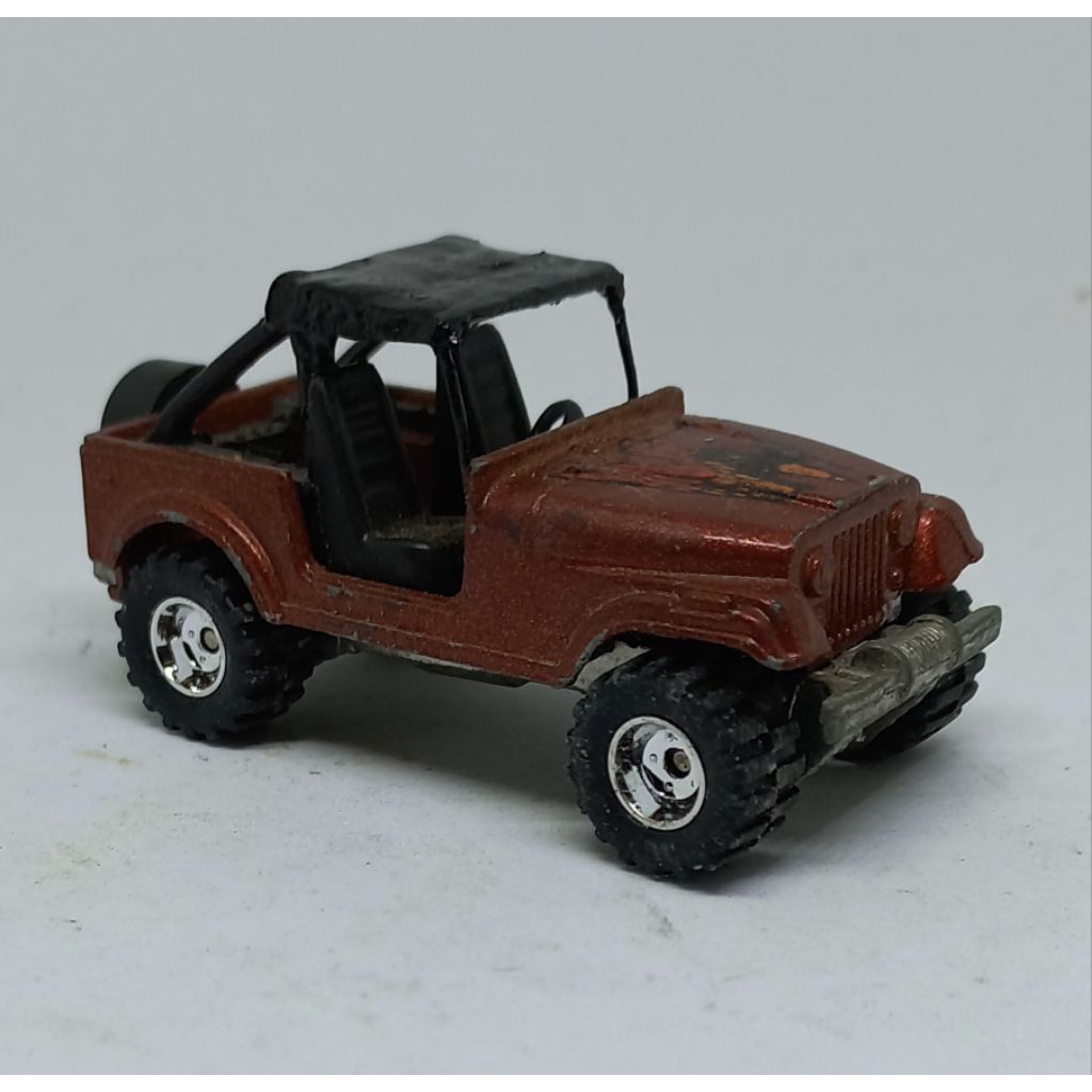 hot wheels jeep cj7 coklat loose diecast custom ban karet (t)