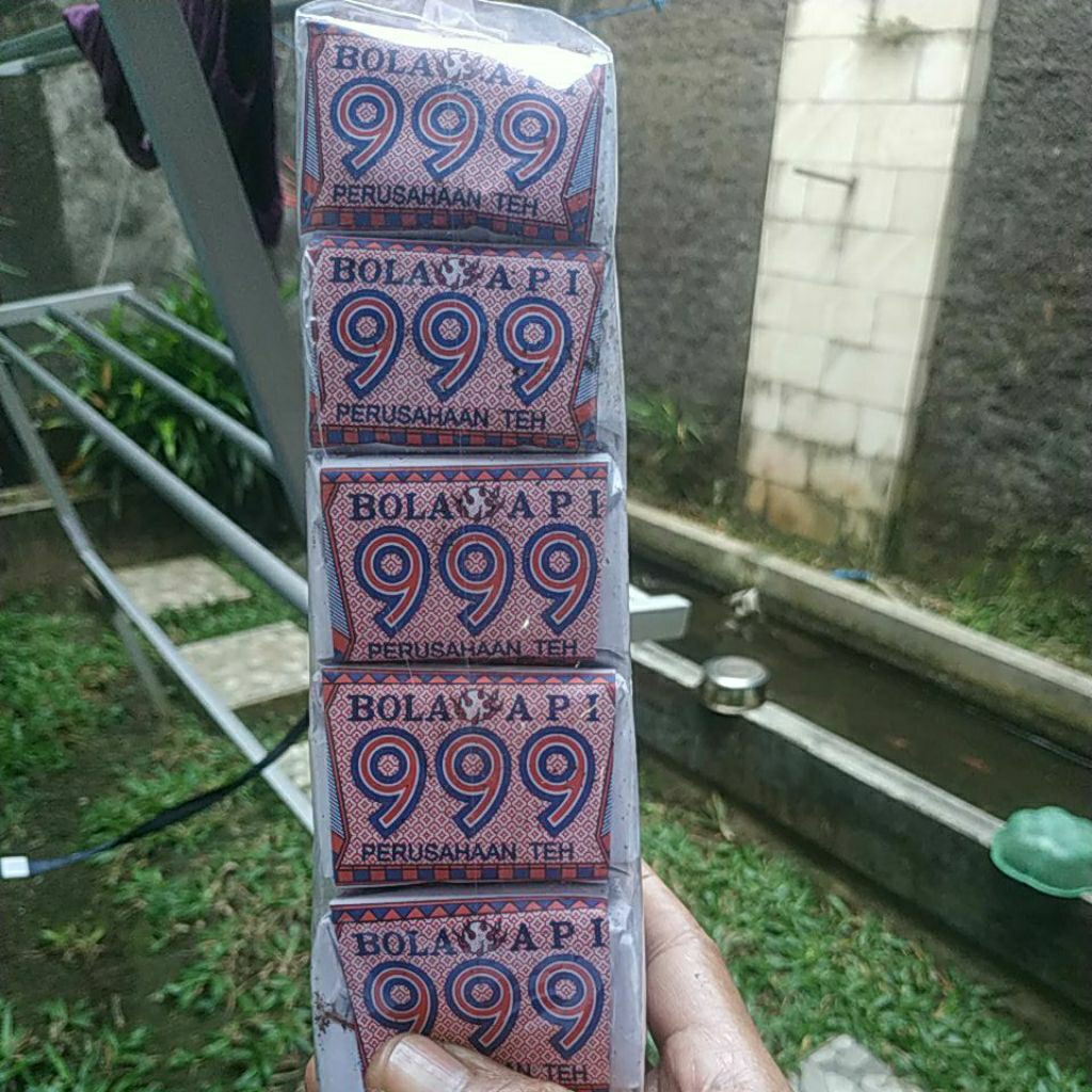 

Teh 999 23gram kemasan satu pak isi 10 bungkus