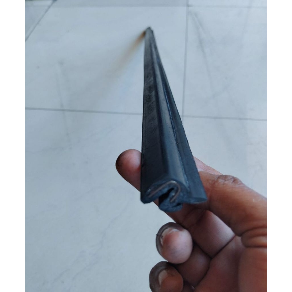 Karet Lis kaca Pintu depan/Plipit Kaca Isuzu Panther kotak/Kapsul harga 1 pcs