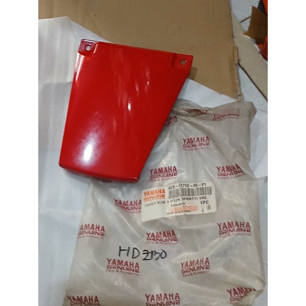 4US - F171E - 00 - P1 COVER SAMBUNGAN BODY BELAKANG YAMAHA FIZR MERAH ORIGINAL YGP
