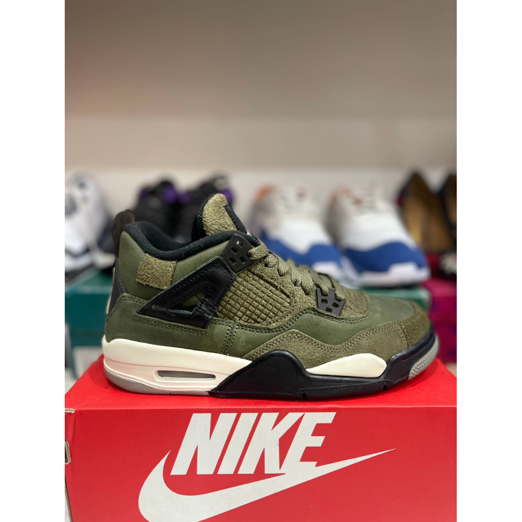 NIKE AIR JORDAN 4 RETRO