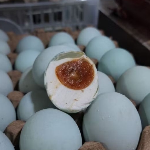 

Telur Asin matang masak pakai air PAM dan sudah masir warna kuning merah (per butir)