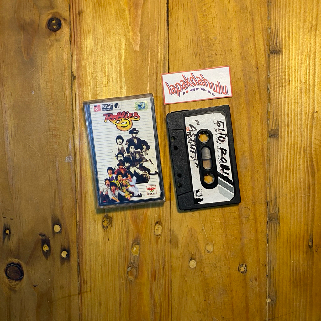 Kaset Pita Rollies