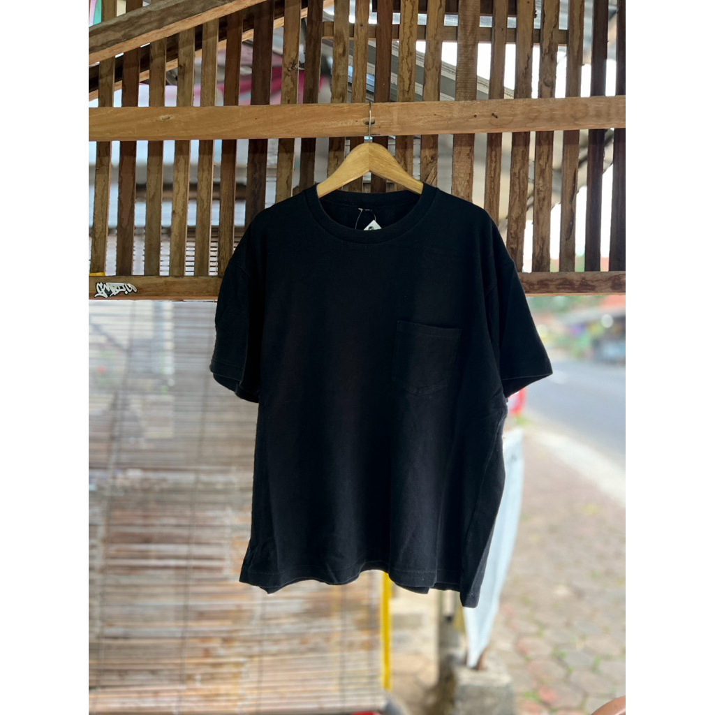 Kaos Uniqlo Pocket