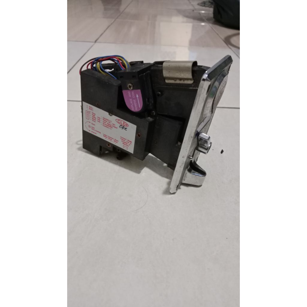 Injector koin mesin arcade