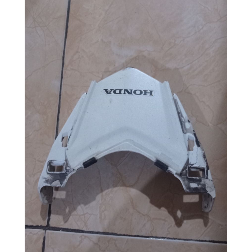 tutup body stoplampu belakang cbr150r
