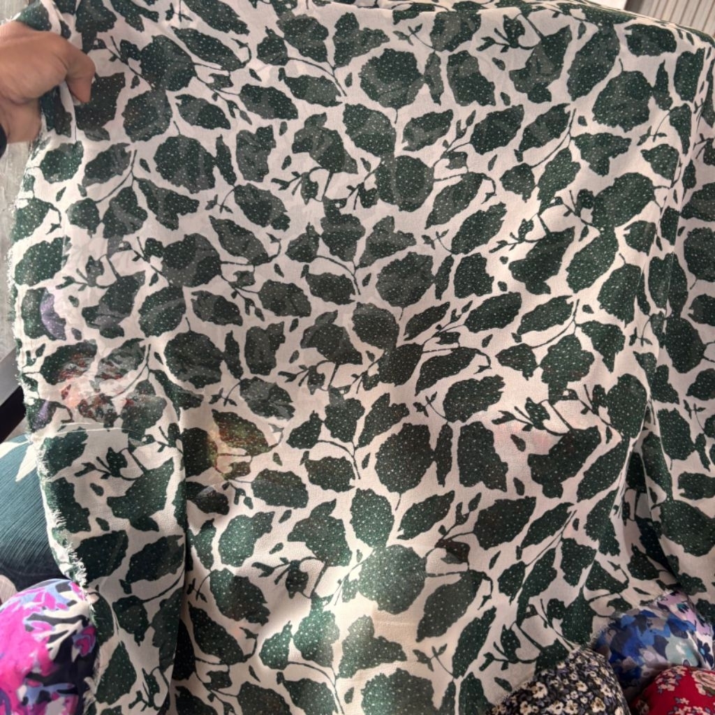 Kain Ceruty Sifon Motif Bunga Besar Army – Cocok untuk Kebaya, Dress, Hijab crt