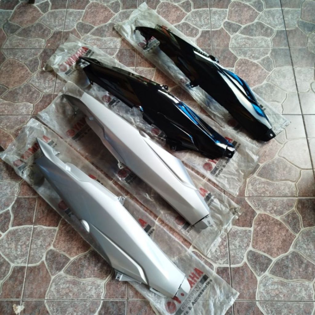 cover body vega r new warna hitam silver