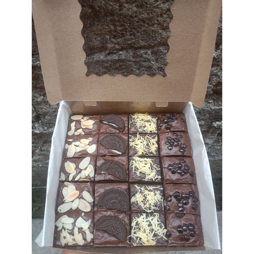 

Fudgy Brownies Ukuran 20cmx20cm