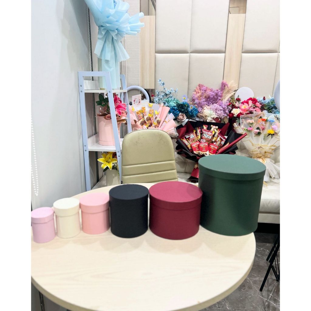 

Box Bunga Bloombox D13 T14 Diameter 13 cm | Giftbox bulat tebal | Round Flower Box/ Box Bunga Bulat