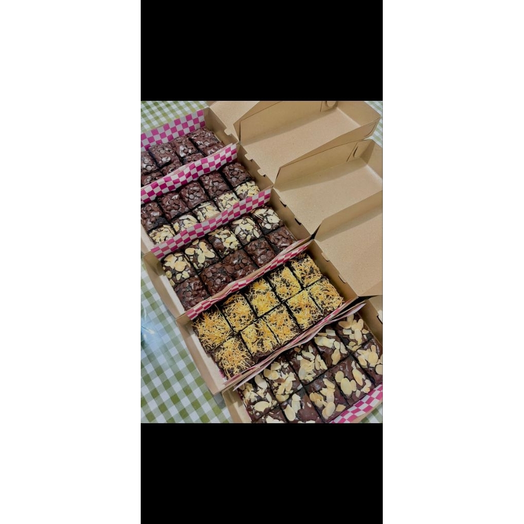 

BROWNIES (PILIH TOPPING) UK 20X10
