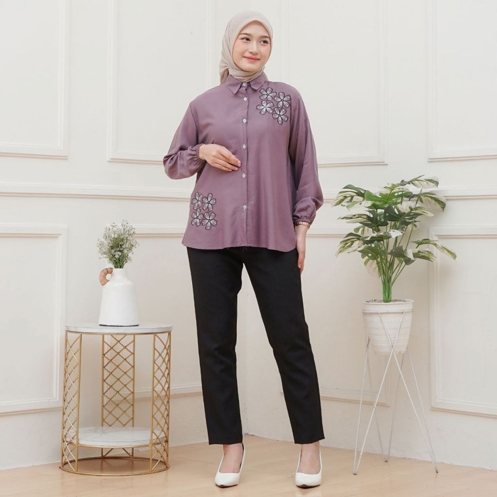 Kemeja wanita motif bunga sakura bahan rayon twill