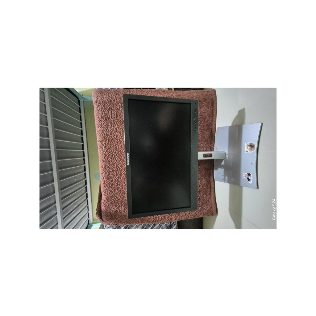 Monitor Lenovo 19 inch Wide.
