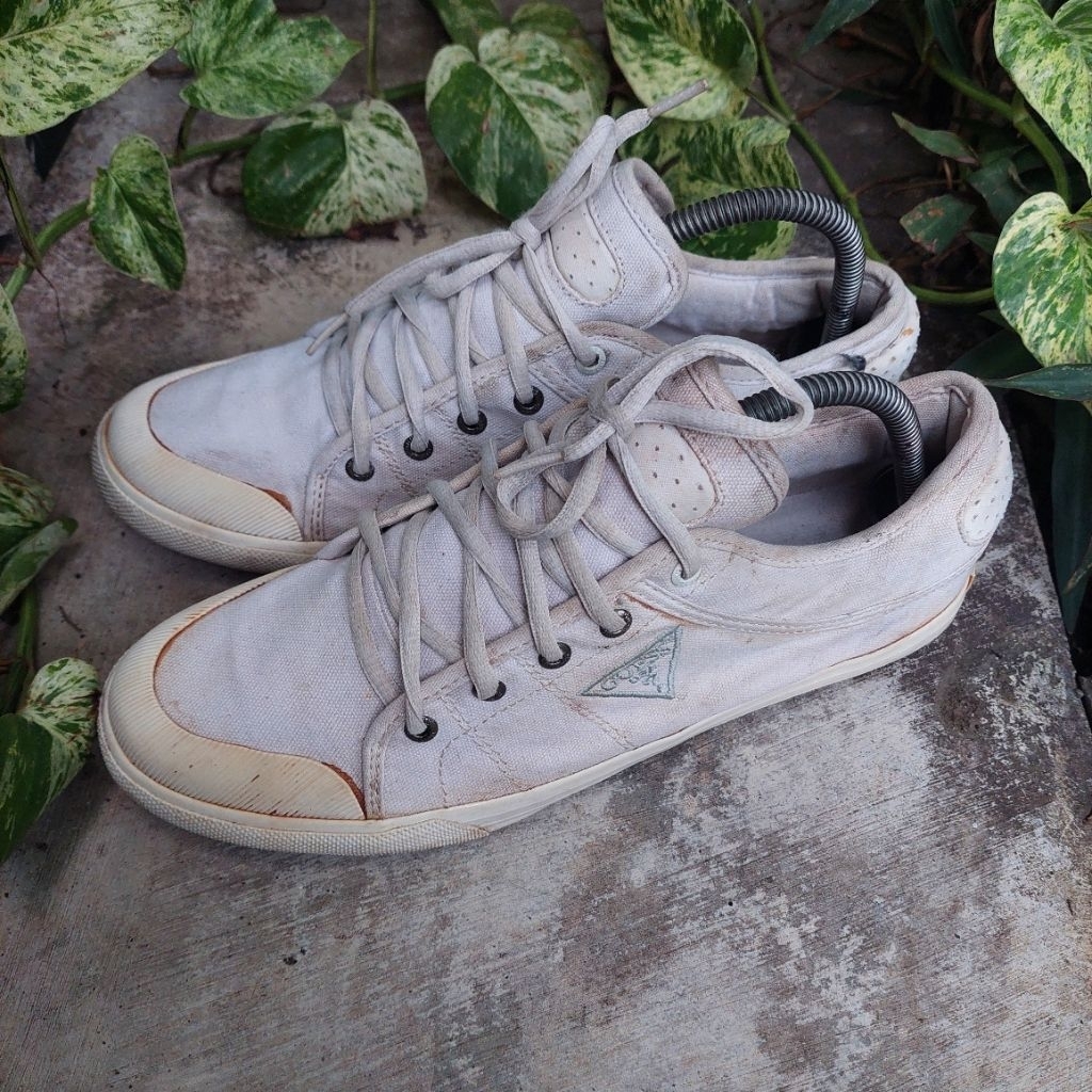 sepatu sneakers second guess size 41(26cm)